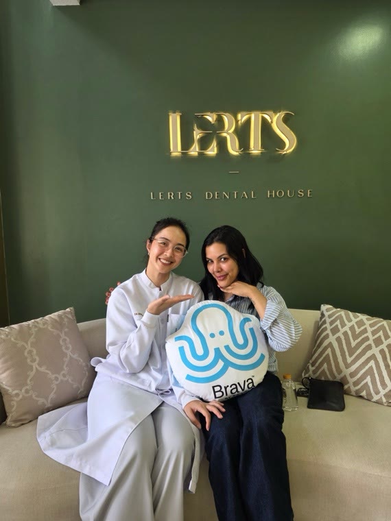 Patient with our specialist at Dental Excellence by LERTs, Chiang Mai
